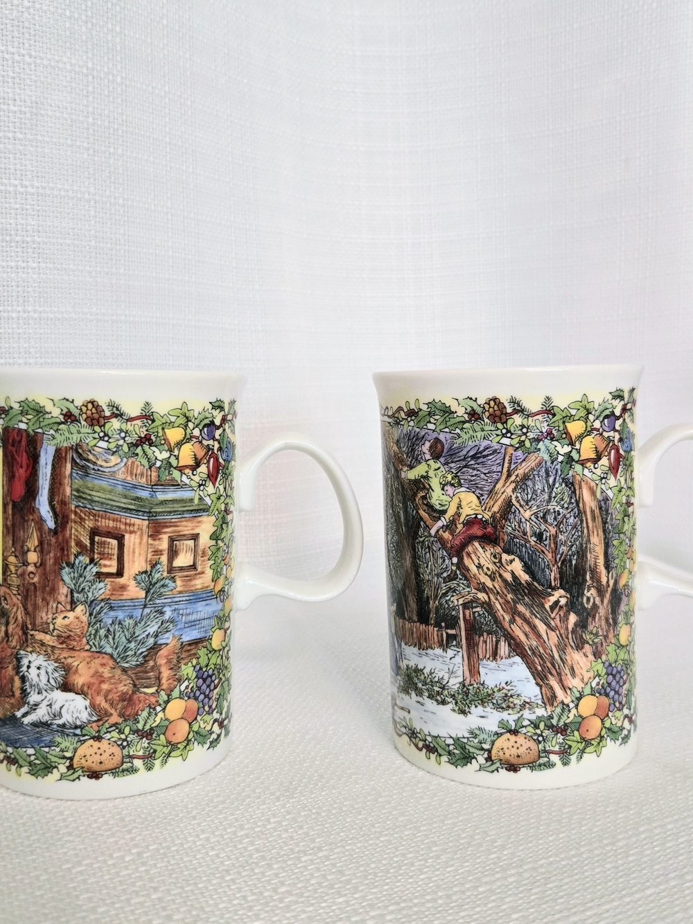 Dunoon Scotland Christmas Cheer Coffee Cups Santa's Arrival Gathering Mistletoe